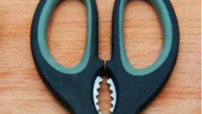 Дізнався для чого потрібна металева частинка між ручками ножиць. 6 способів, які полегшили моє життя