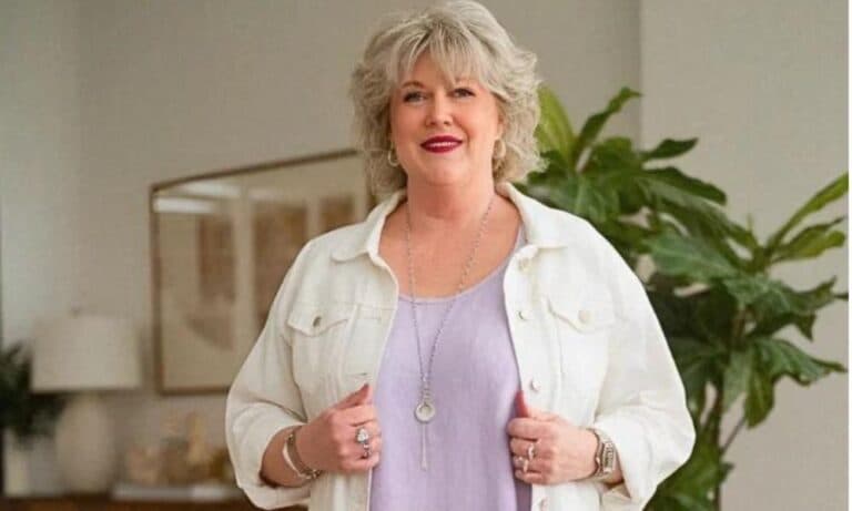 Як варто вдягатися жінці 60+ з пишними формами. Розповідаю з власного досвіду