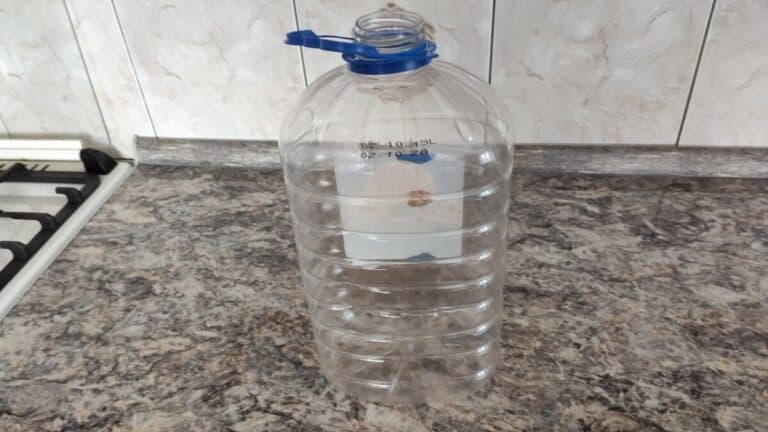 «Ноу-хау» для кухні! Показую, як я переробила просту п’ятилітрову пляшку в корисну штуку