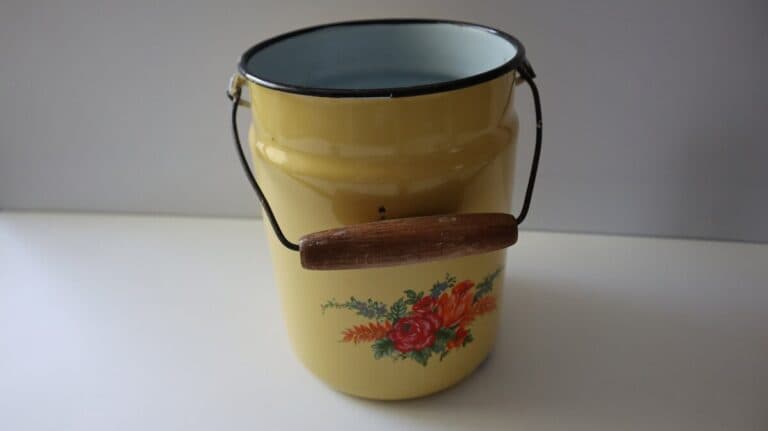 Свекруха віддала старий жовтий бідон, а я його переробила і тепер постійно використовую