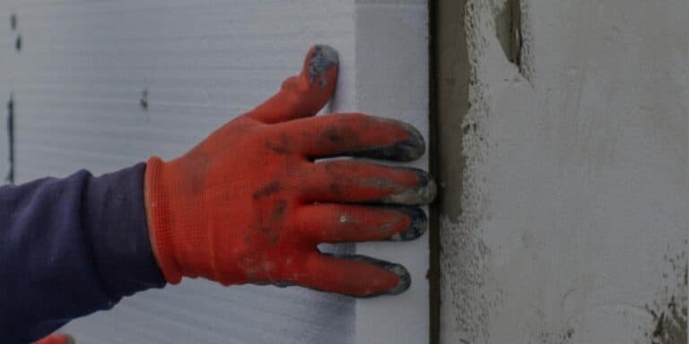 Скільки ж сантиметрів утеплювача насправді потрібно для фасаду? Розповідаю