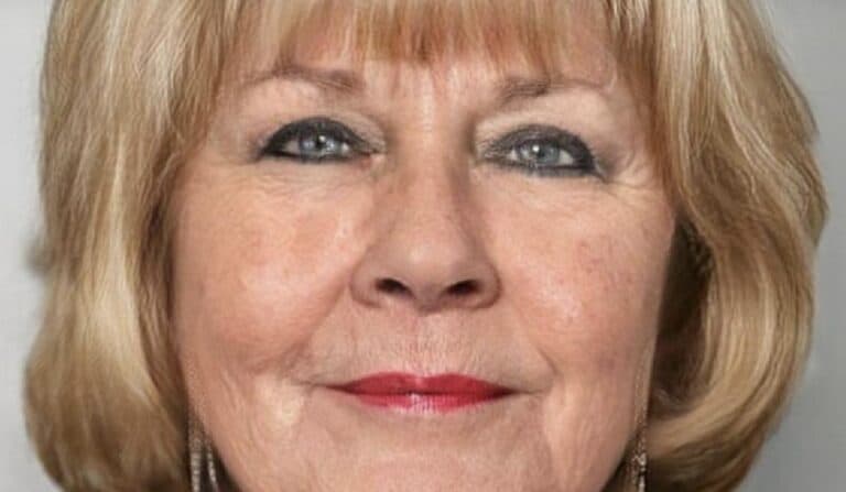 Така гарна жінка 60+ і зістарює себе макіяжем. Показую, як треба