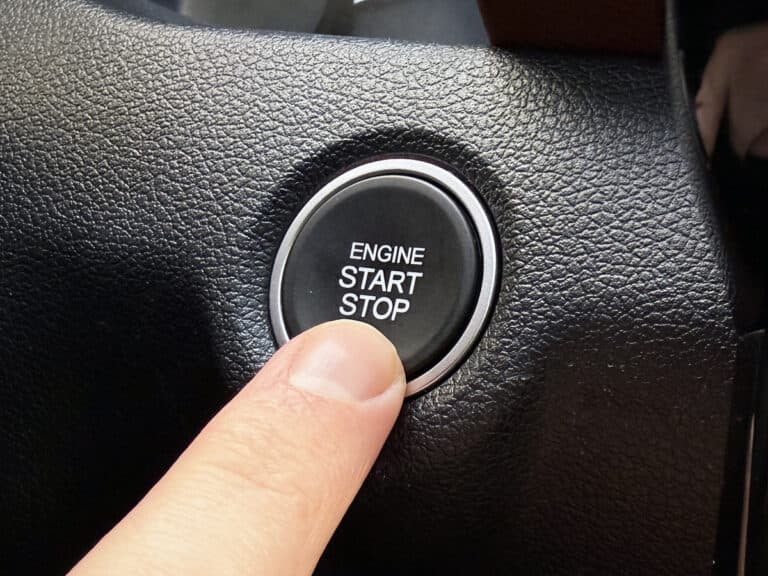 Як правильно запускати двигун авто в мороз: важливі нюанси, про які не всі знають