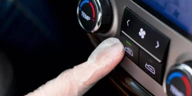 Автомеханіки назвали кнопку в машині, яку не можна вмикати взимку