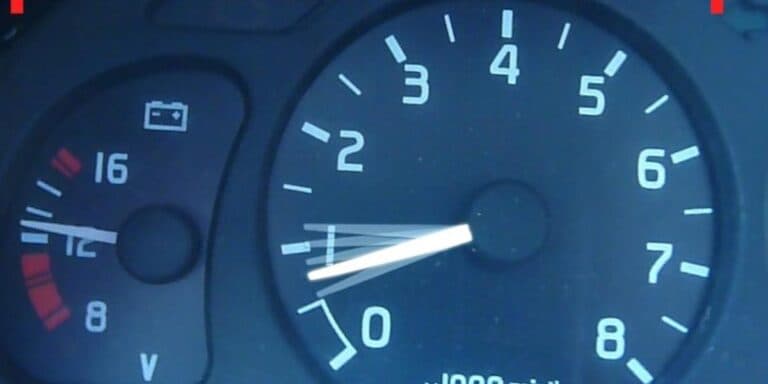 Зняв клеми з акумулятора і тепер двигун живе своїм життям. Не поспішайте в сервіс