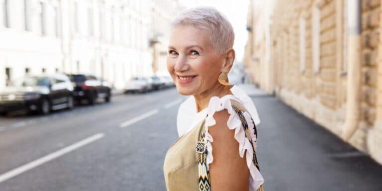 Хочете освіжити свій образ після 60 років? Зверніть увагу на стрижку Mohawk Pixie