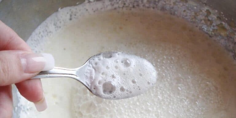 90% господинь роблять це неправильно! А я перестала гасити соду “по-старому” — і випічка стала ідеальною