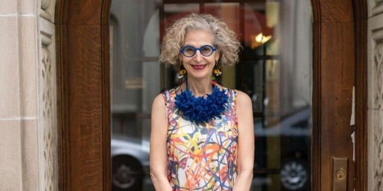Не могла відірватися пів години: 60-річна Дейлі доводить, що стиль не має віку