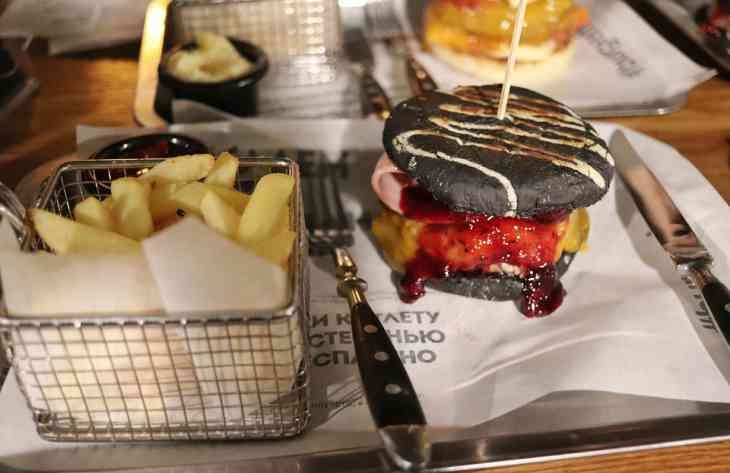 Дієтологи повідомили, від яких страв в закладах фастфуду варто триматися подалі