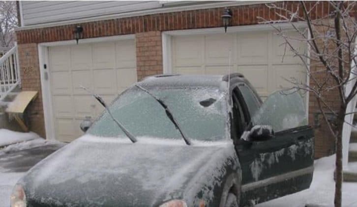 5 крутих способів розморозити лобове скло, про які кожен має знати