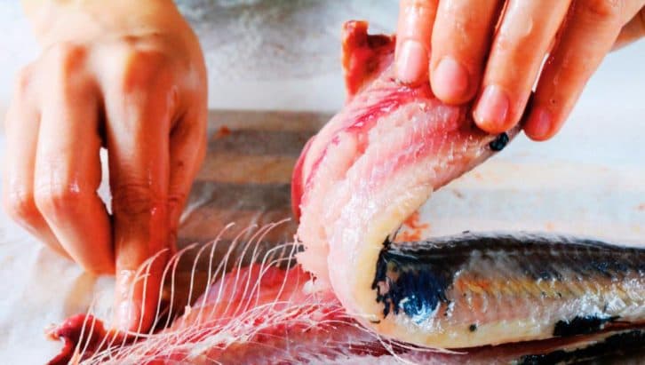Простіше, ніж здається. Як з будь-якої риби легко вибрати кістки