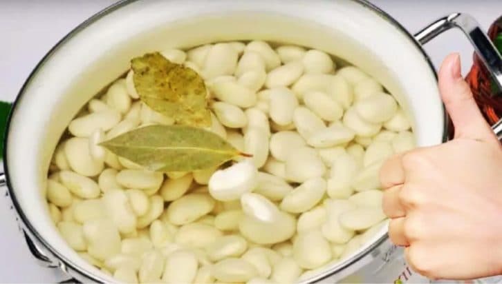 Що потрібно додати до квасолі під час приготування, щоб вона стала м’якою