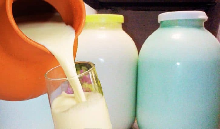 Три дні стоїть не скисаючи. Що робити, щоб молоко довго залишалося свіжим