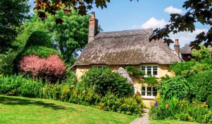 Будинок із казки.  Йому 500 років, а виглядає неймовірно.  Показуємо, як у ньому живе родина із двома дітьми