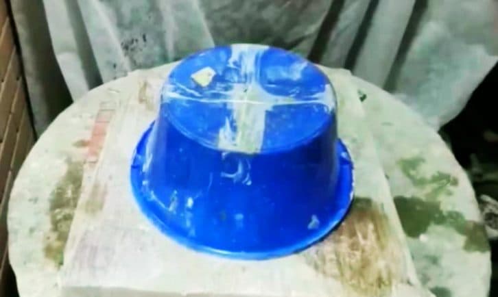 Дякую сусідові за ідею: непотрібний старий таз став родзинкою нашої дачі