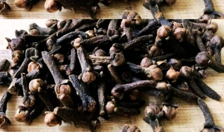 Розумні господині купують гвоздику не лише для кулінарії. Розповідаю, як її можна нестандартно застосовувати у побуті