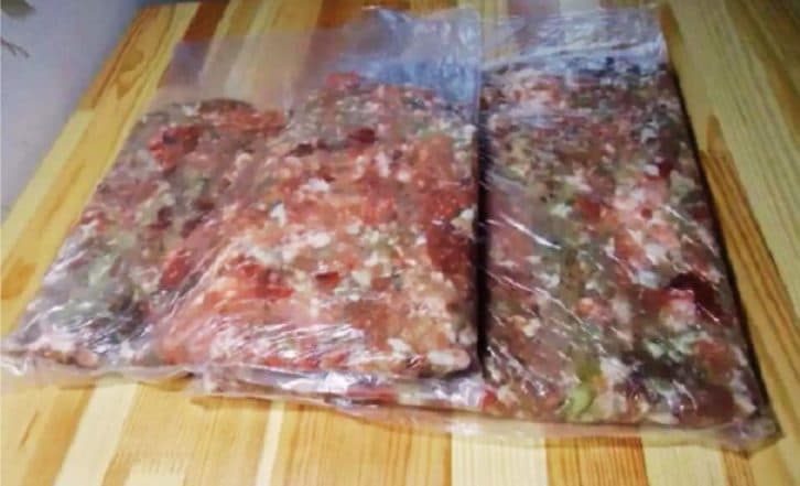 Для чого я постійно заморожую фарш із цибулею та спеціями.  Ділюсь хитрістю