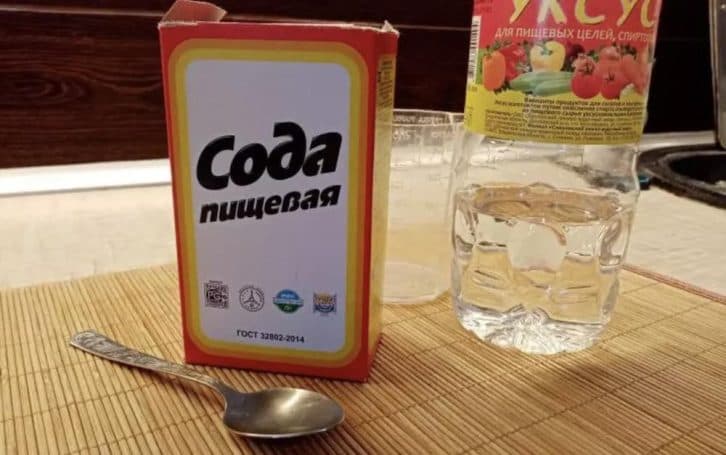 Купую додому по 5 пляшок оцту за раз: у побуті незамінна річ. Розповідаю, як його використовую