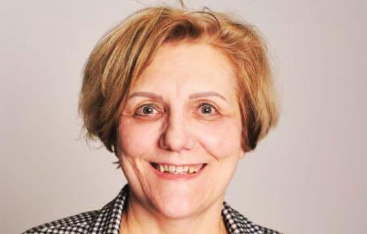 Махнула на себе рукою, а дарма. Стилісти перетворили 56-річну втомлену жінку