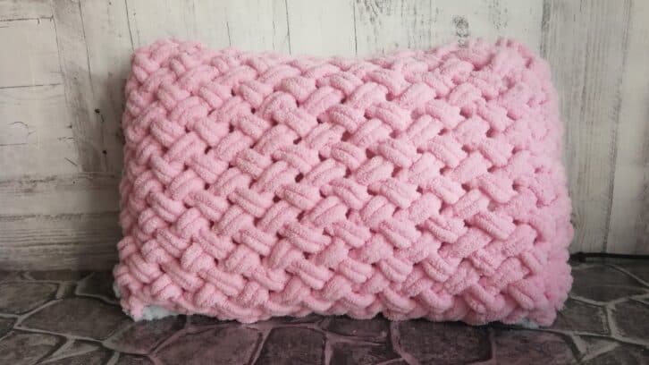 Створюємо затишний інтер’єр: в’язані пледи та подушки з пряжі Alize