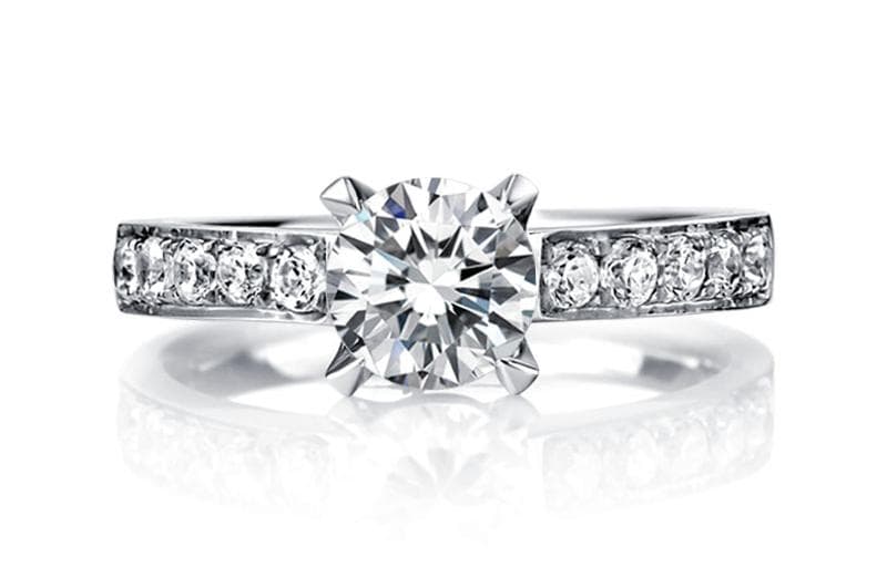 Як обрати ідеальну каблучку для заручин з білого золота?