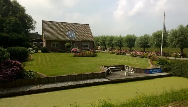 Чому в Голландії навколо будинків краса та немає парканів, а в нас вони по 3 метри