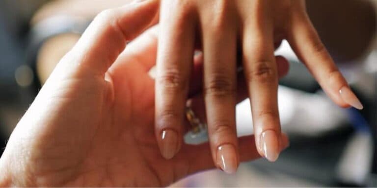 7 найстильніших ідей осіннього манікюру 2025 року: від класики до сміливих експериментів