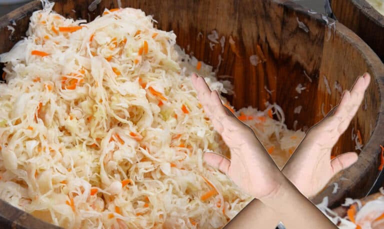 Коли готуєте квашену капусту, ніколи так не робіть, щоб не зіпсувати її. 5 найпоширеніші помилок