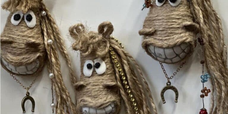 Як зробити коника з ниток: покрокова інструкція та багато прикладів для натхнення