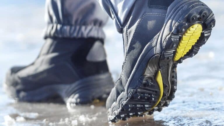 Щоб взуття не було слизьким, необхідно протерти підошву цим засобом і виконати декілька дій