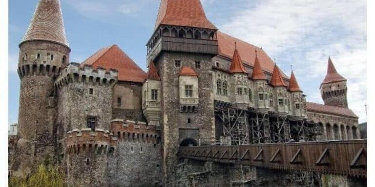 Як обігрівали замки в Середньовіччі, коли не було газу та електрики