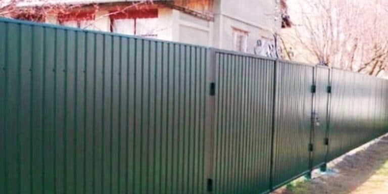 2 метри чи більше? Реальні норми висоти паркану між сусідами