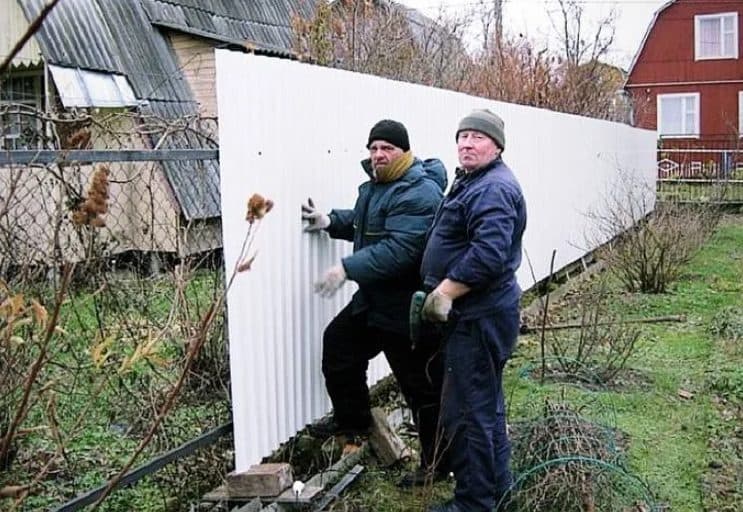 “Я тут паркан пересунув, але ж усього на 1.5 метри”. Сісід без дозволу захопив мою землю