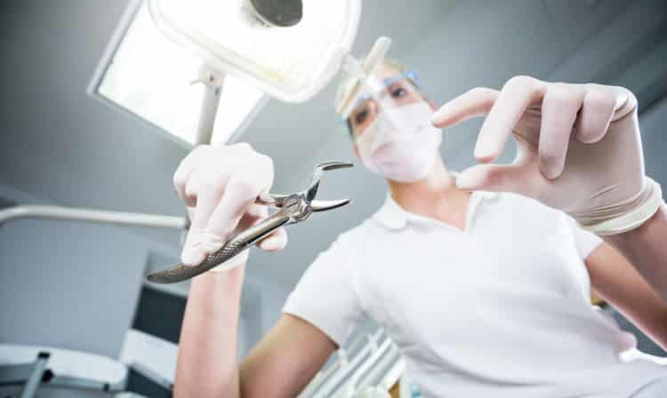 Як розпізнати стоматологічних аферистів