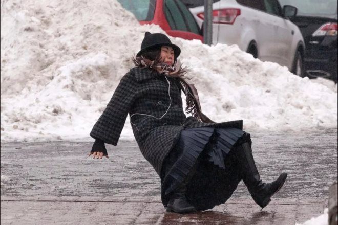 21 фото людей взимку, від яких і смішно і сумно