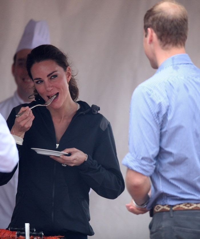 Така мила Кейт: 25 фотографій герцогині, які змусять вас посміхнутися