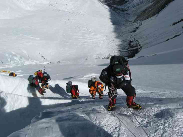 Ученые рассказали, что происходит с телом человека в «зоне смерти» на горе Эверест