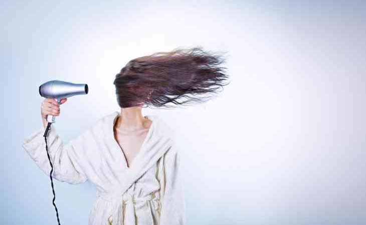 Як позбутися від сухого волосся? Причини і лікування