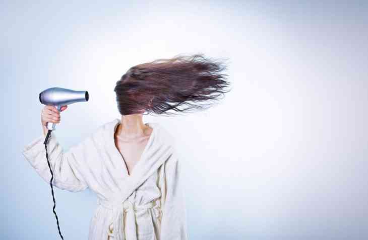 Как избавиться от сухих волос? Причины и лечение 
