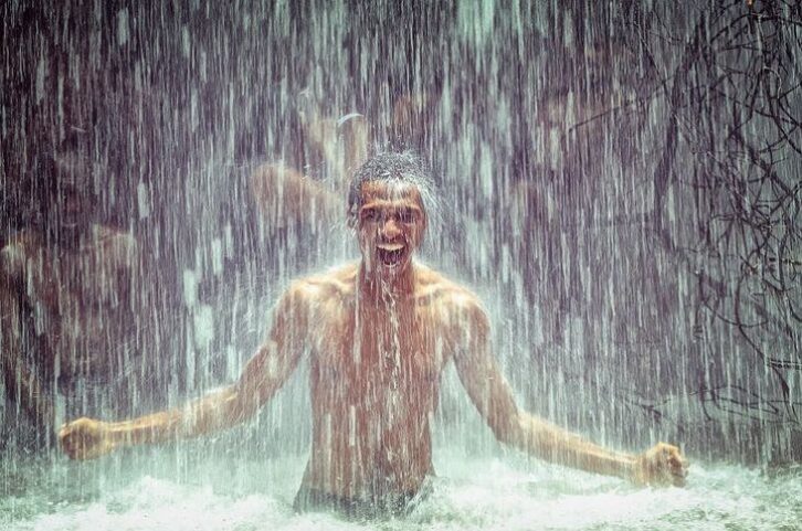 Чим гарячий душ небезпечний для чоловіків: розповіли фахівці