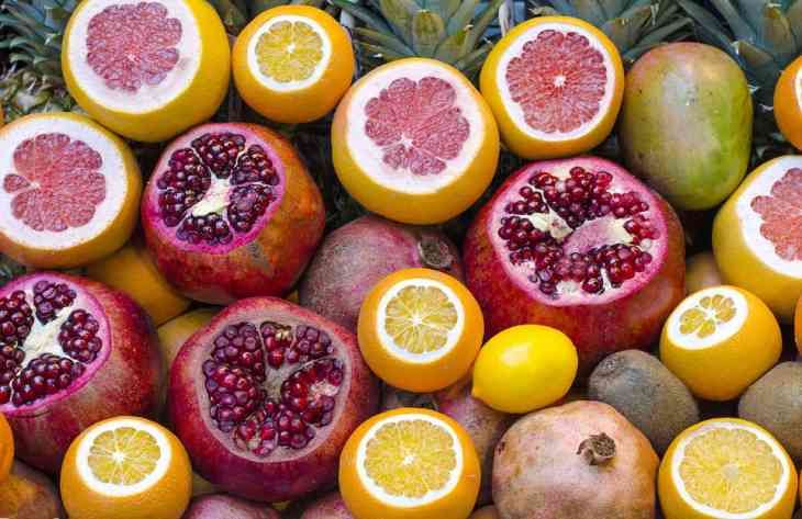 Лікар повідомив, в яких випадках від ягід і фруктів варто відмовитися