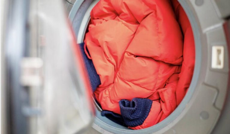 Як прати куртку в машинці: 7 правил, про які потрібно знати справжній господині