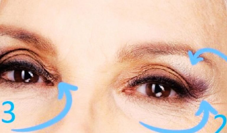 Часто бачу, як жінки 55+ через незнання виділяють зморшки навколо очей макіяжем.  4 простих правила все виправлять